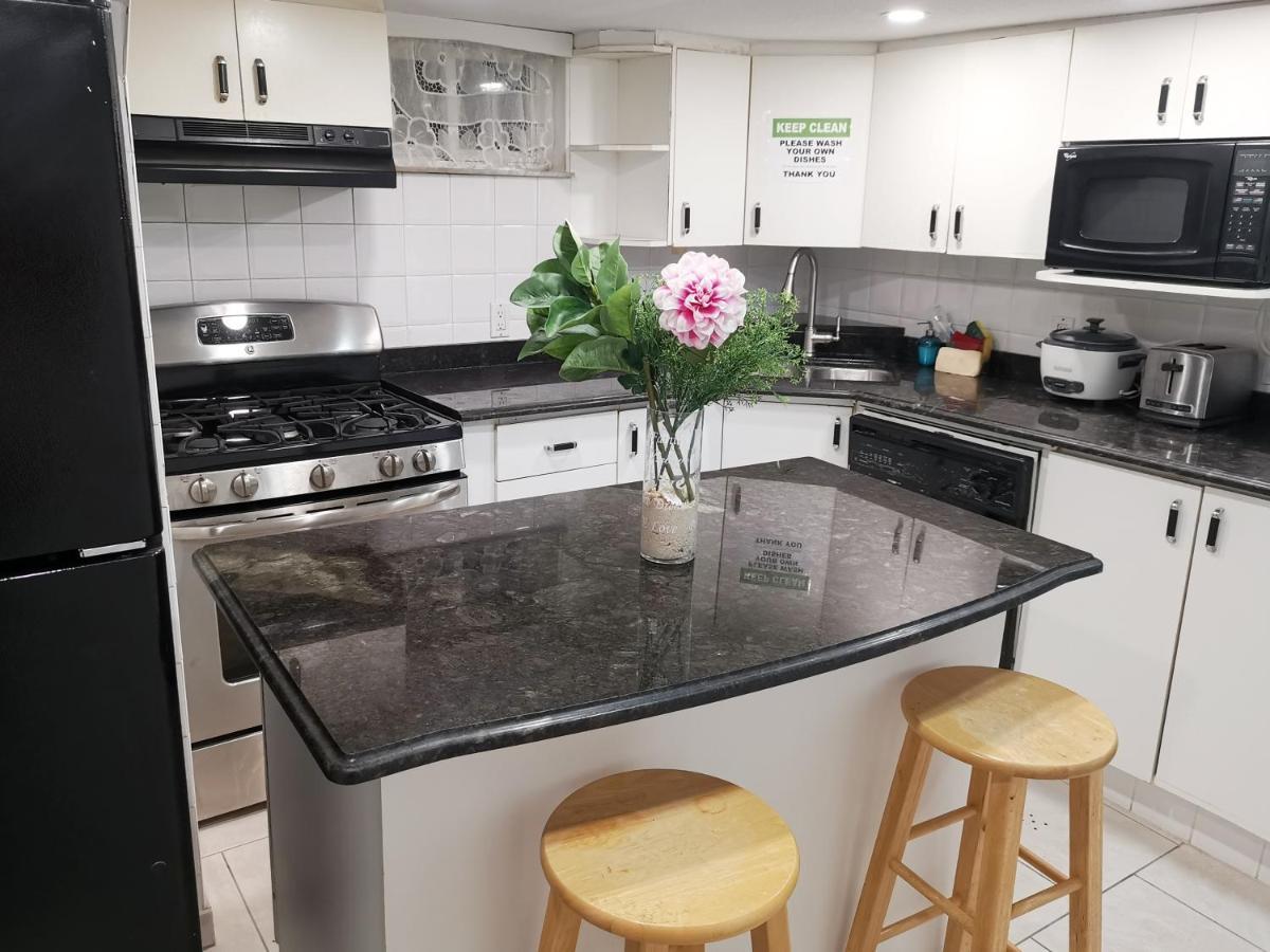Tidy Private Rooms With Full Kitchen 토론토 외부 사진