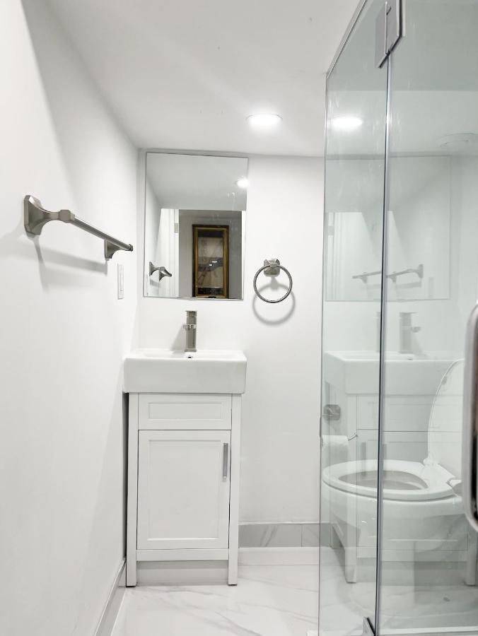 Tidy Private Rooms With Full Kitchen 토론토 외부 사진